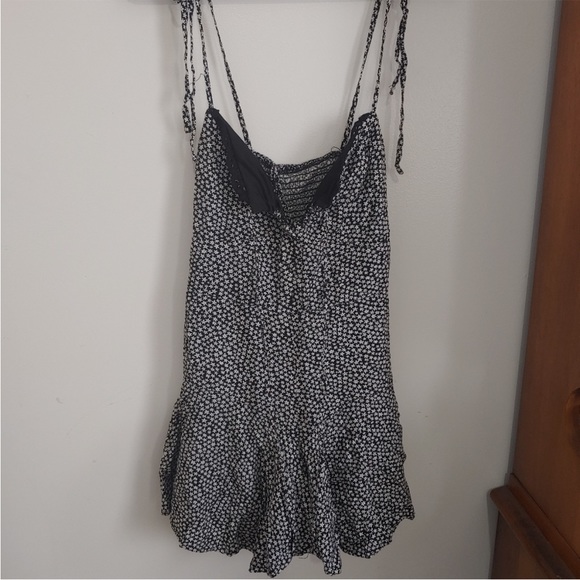 NWT STREETWEAR SOCIETY JUMPER BLACK AND WHITE IN SIZE XL - Picture 13 of 16